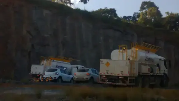 Perfuração e detonação de rochas